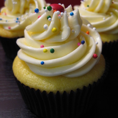 Lemon Cakes With Buttercream Frosting