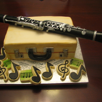 Gumpaste Clarinet & Case