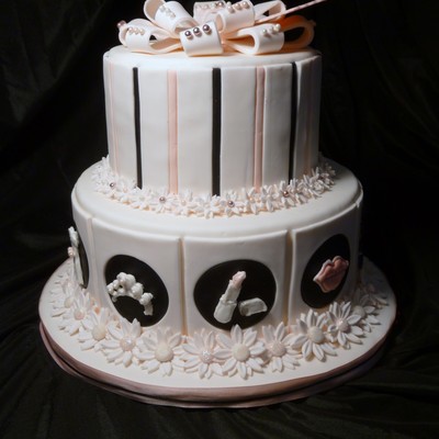 Sweet 16 Cameo Cake