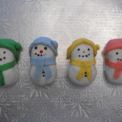 Mini Snowmen Cakes