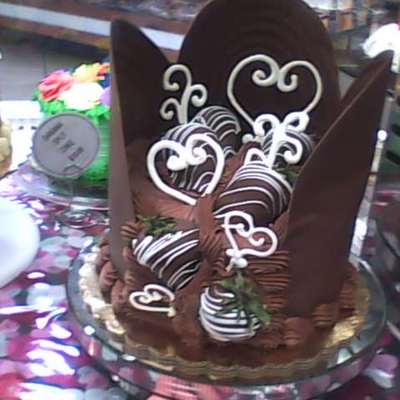 Strawberry Torte With Chocolate Dipped Strawberries