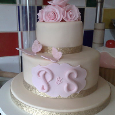 Cutting Tiers To Match Cupcakes