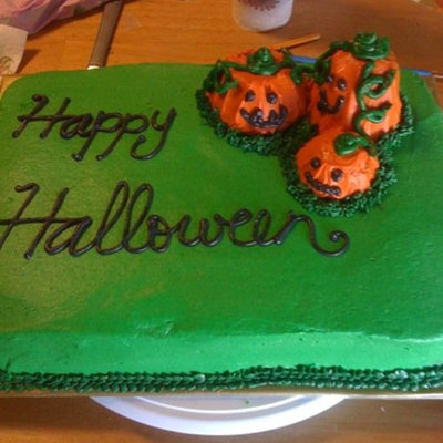 Green Halloween Cake With Pumpkins