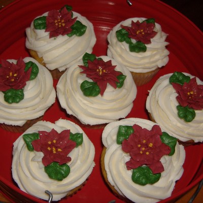 Pointsetta Cupcakes