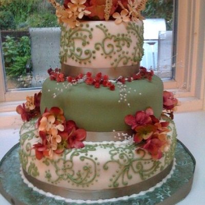Green & White Piped Cake