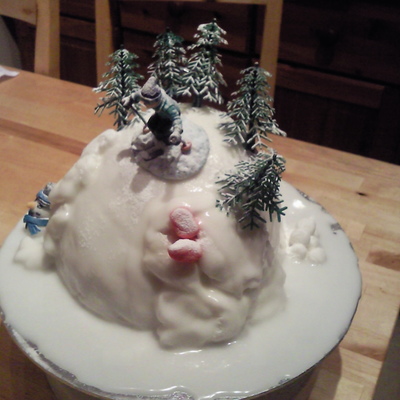 Skiing Cake