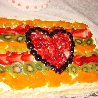 Cream And Fruit Cake