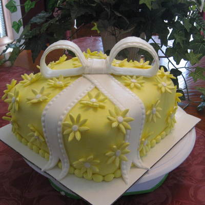 Yellow Daisy Cake With Bow