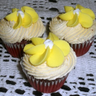 Mini Red Velvet Cupcakes With Royall Icing Flowers