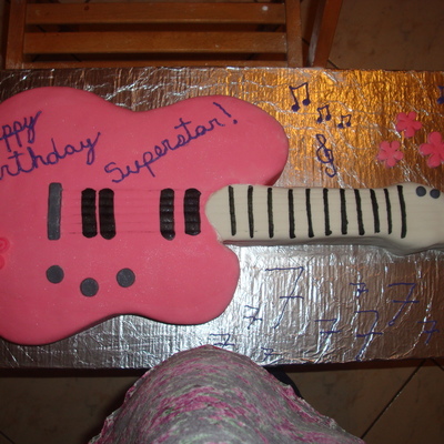 Guitar Cake
