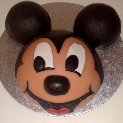 Small Mickey Mouse Cake