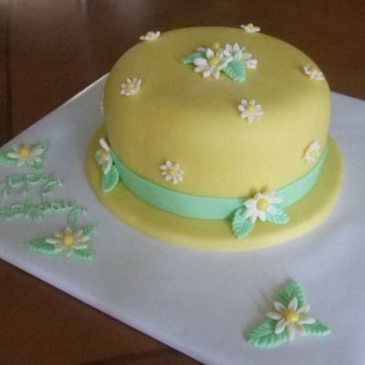 Daisy Hat Cake