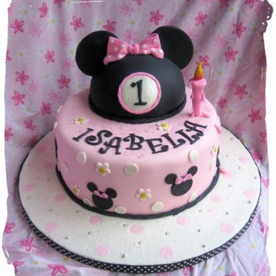 Isabella's Minnie Mouse Cake