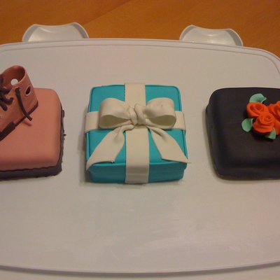 3 Mini Cakes