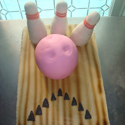 3D Bowling Cake