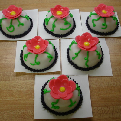 Flower Mini Cakes