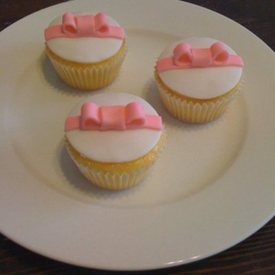 Pink Bow Cupcake