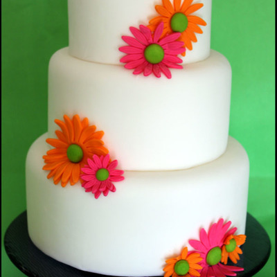 Simple Gerber Daisy Cake