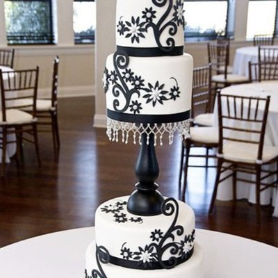 Round Wedding Cake With Fondant & Gumpaste