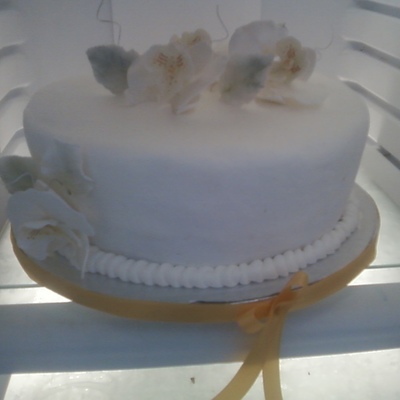 White Orquid Cake