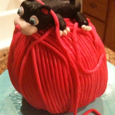 Fondant Kitty On Ball Of Yard