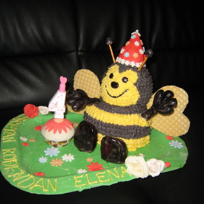 Little Bee Cake
