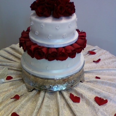 Red Roses Wedding Cake