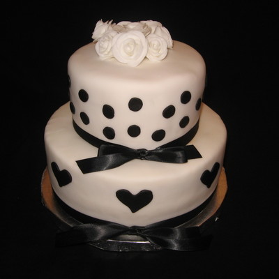 Black And White Fondant And Ribbon Cake