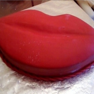 Eli's Red Lips Cake