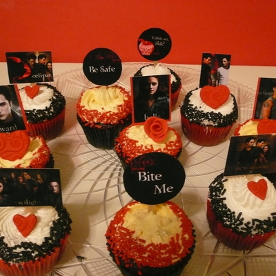 Twilight,eclipse Cake And Cupcakes