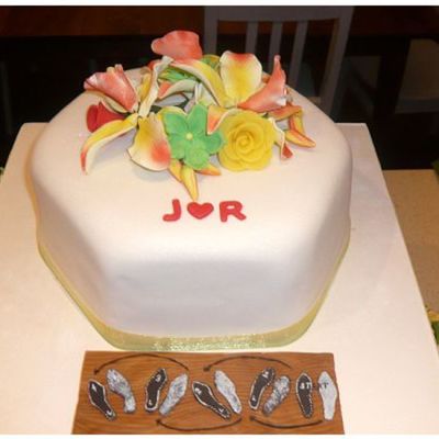 Bridal Shower Cake And Cupcakes
