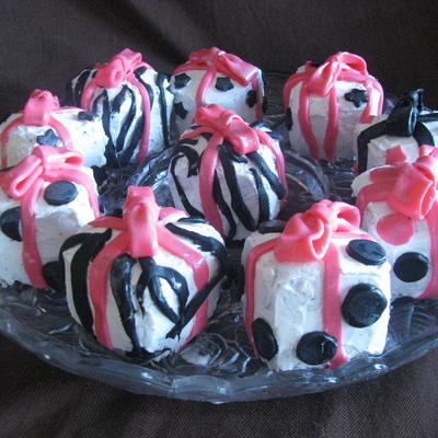 Zebra Present Cupcakes