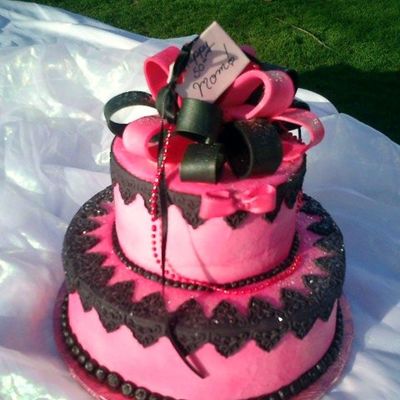 Show_Cakes_And_Wedding_Cake_01.jpg