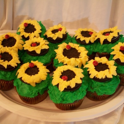 Sunflower With Laby Bug Cupcakes