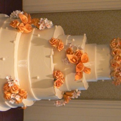 Gold/peach Roses And Calla Lilies With Small Blossoms