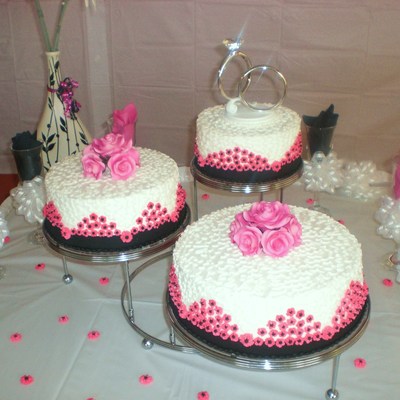 Pink And Black Round Wedding Cake