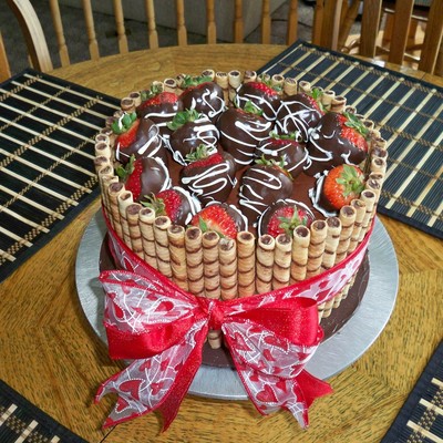 Cake & Strawberries With Piroulines