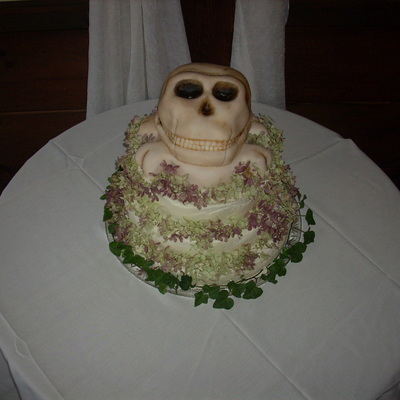 Skull & Crossbones Wedding Cake