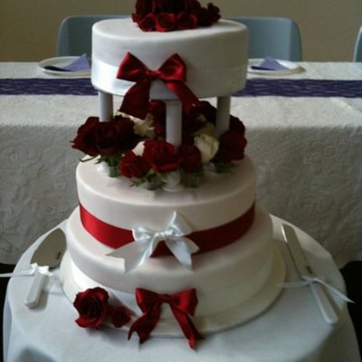 Wedding Cake 3 Tiers With Pillars