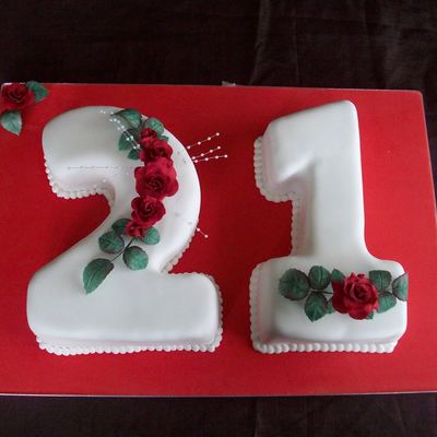 Red Roses Cake