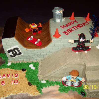 Skateboard Half Pipe Cake