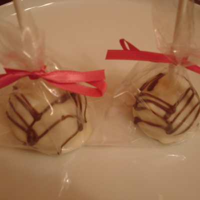 Sexy White Chocolate Amaretto Cake Pops