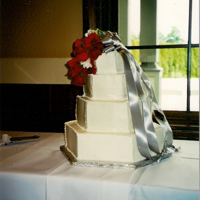 Hexigon Wedding Cake With Bouquet