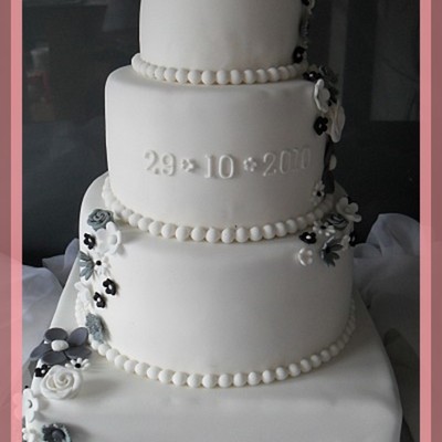 White And Black Wedding Cake!
