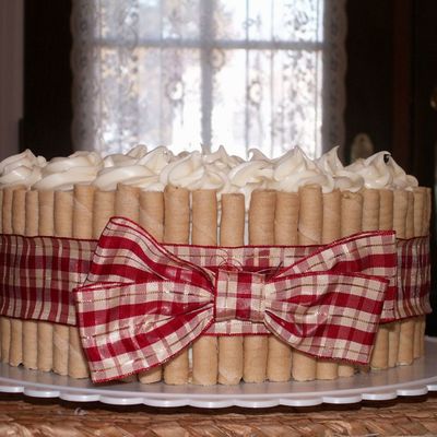 Cinn Swirl, Creamcheese Frosting With Vanilla Wafer Cookies. Middle Is Creamcheese Mousse