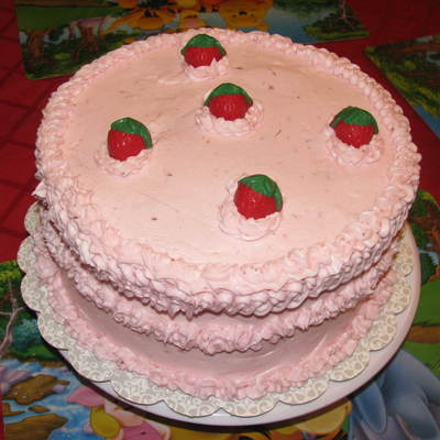 Strawbeery Cake With Strawberry Buttercream