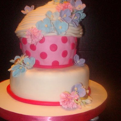 Cupcake Cake With Flowers