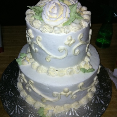 Round Wedding Cake With Scroll Work