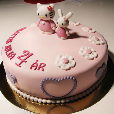 Hello Kitty Cake