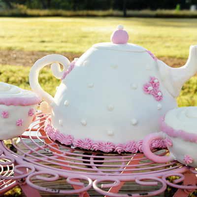 Teapot And Teacups Cake